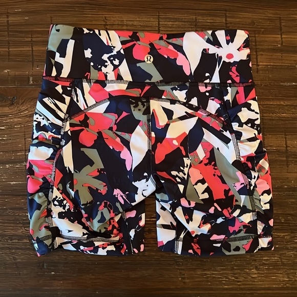 LULULEMON SPEED TRACK BIKER SHORTS SIZE 4 - Picture 4 of 7